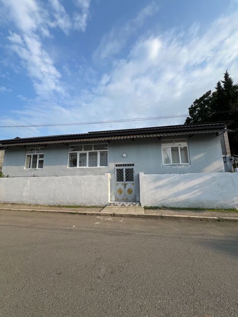 6 otaqlı, 110 kv. m, Orta təmir — Astara