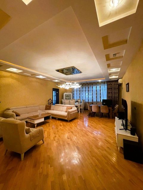Satılır 4 otaqlı yeni tikili 198 m² — Bakı