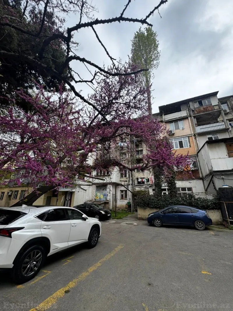 Satılır 2 otaqlı Mənzil Köhnə tikili 60 m² Bakı, Yasamal r., İnşaatçılar m — Bakı