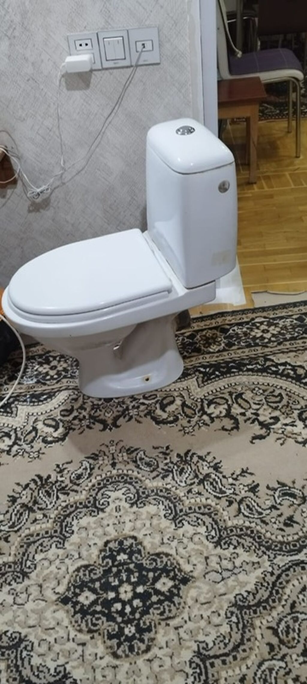 Çexiya istehsalı unitaz satılır. Cəmi 1 il istifadə olunub, əla — Tualetlər, Bakı