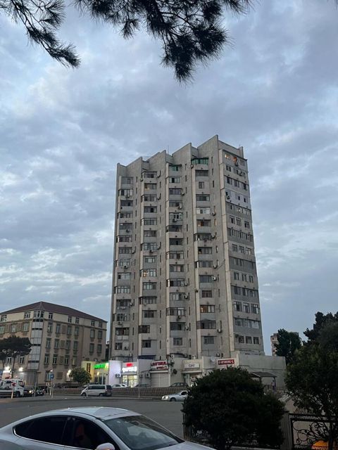 Satılır 3 otaqlı köhnə tikili 85 m² — Bakı