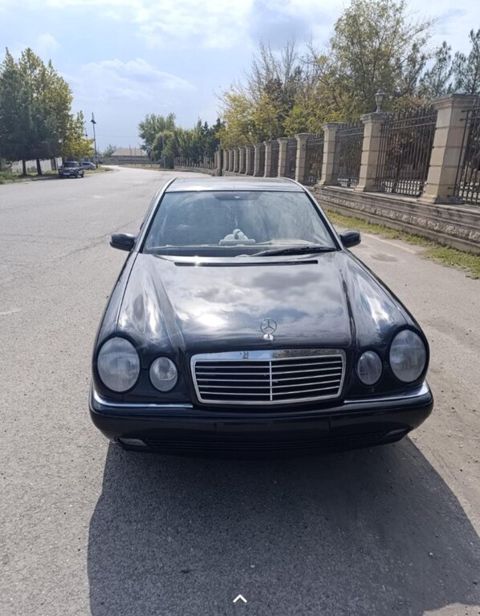 Mercedes E 320, 3.2 L, 1999 il, 441 000 km — Ucar