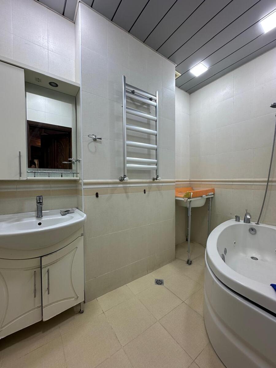 İcarəyə verilir 3 otaqlı yeni tikili 130 m² — Mənzil, Bakı (9)