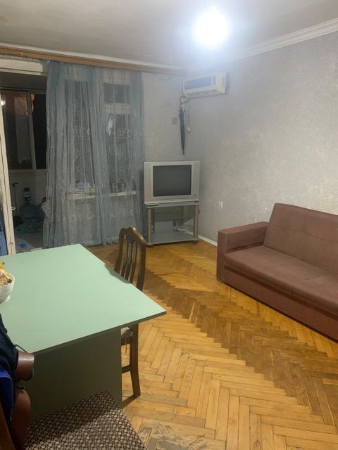 İcarəyə verilir 2 otaqlı köhnə tikili 45 m² — Bakı
