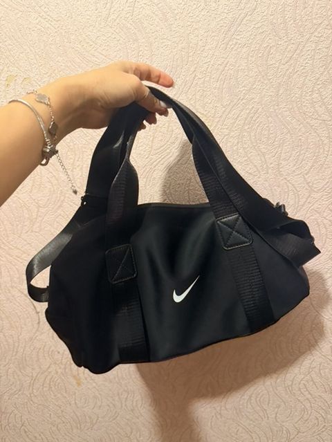 Nike idman çantası – qara rəng - Kompakt, silindrik formalı dizayn — Bakı