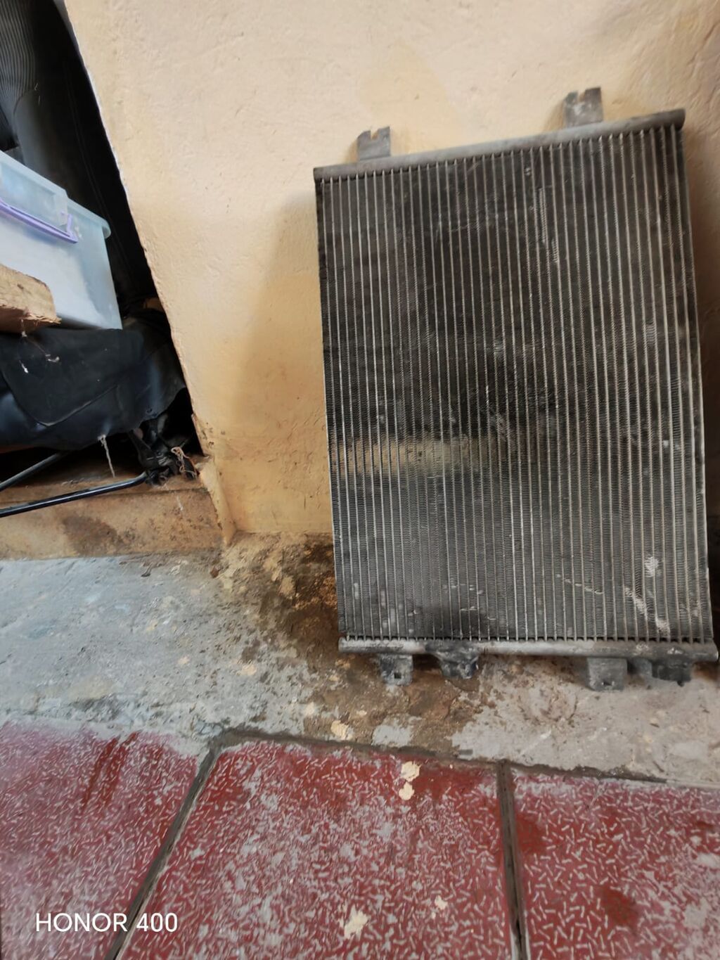 Avtomobil üçün soyutma sistemi hissələri satılır. Şəkillərdə radiator — Soyutma sistemi, Masazır (2)