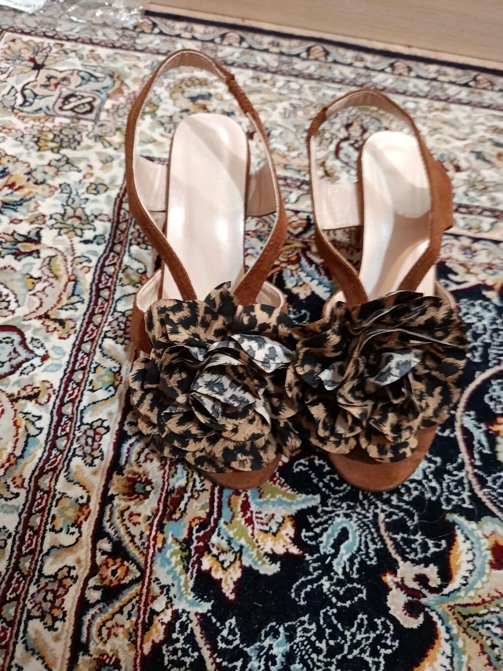 Məhsul dəsti – qadın aksesuarları və yay ayaqqabıları - Ağ bağlamalı — Sandal, Bakı (6)