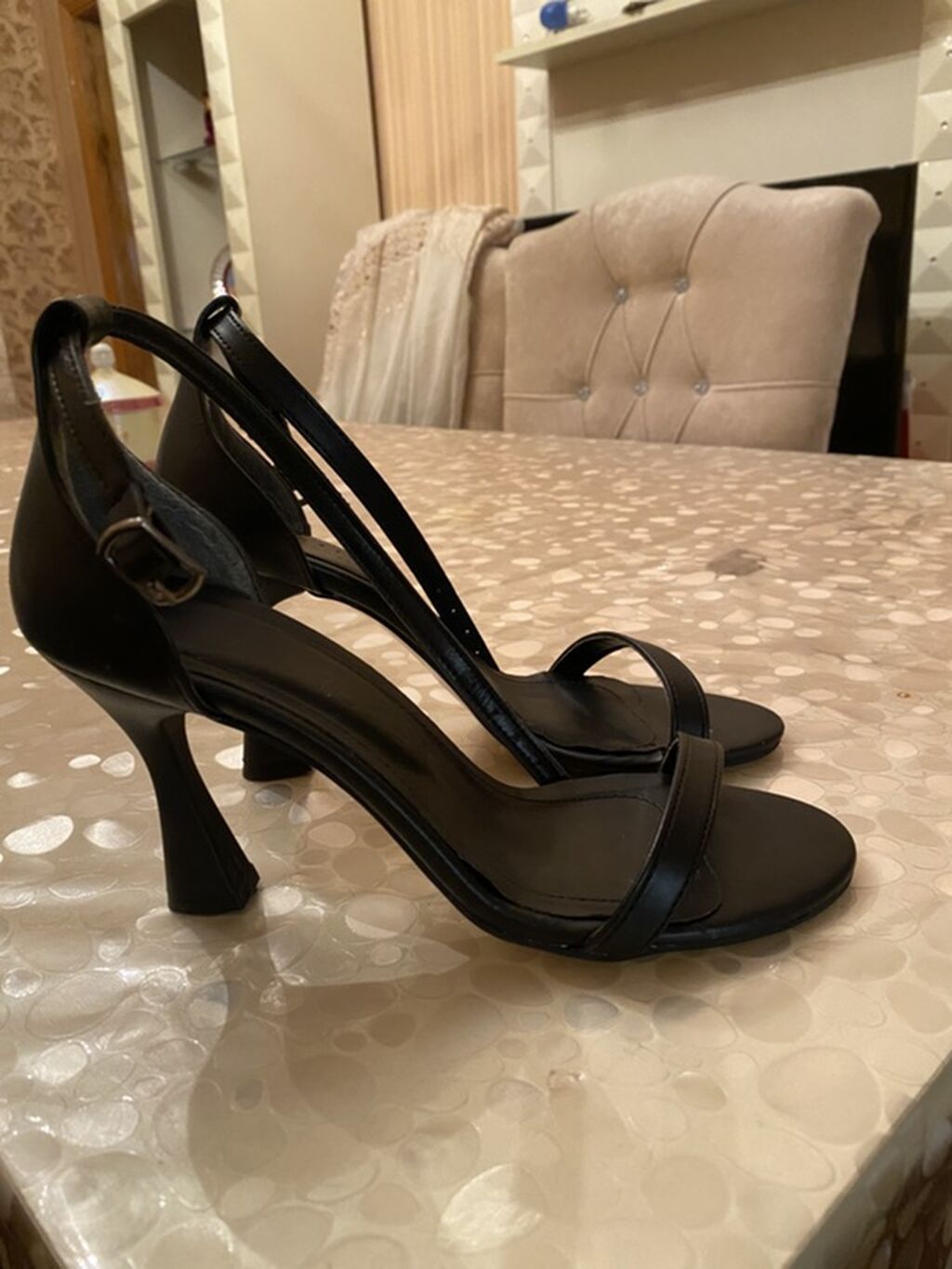Qadın üçün zərif qara sandal Yeni alinib Hec geyinilmeyib Ayagima — Sandal, Bakı (3)