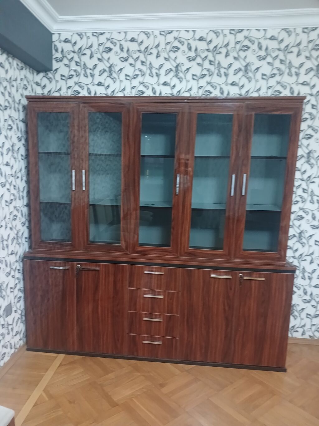 Mebel vitrini – iri ölçülü bufet/dolap kompozisiyası - Material — Şkaflar, Bakı (2)
