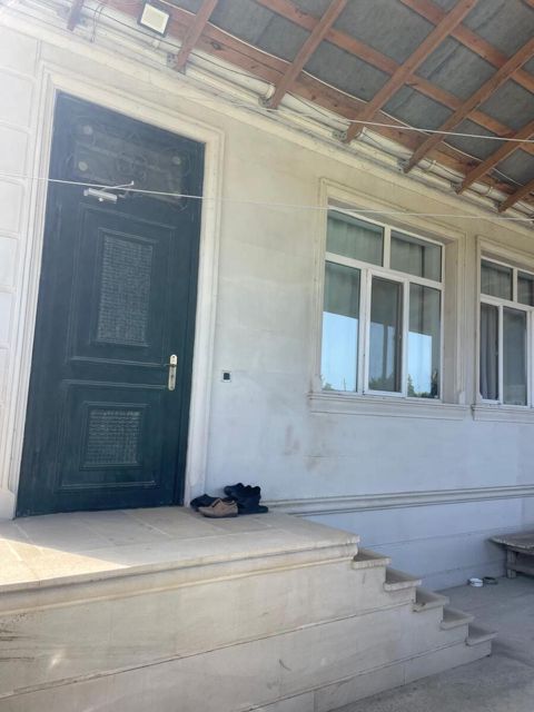 Satılır 4 otaqlı həyət evi/bağ evi 130 m² — Bakı