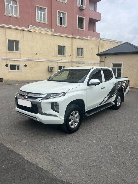 Mitsubishi L200, 2.4 L, 2020 il, 200 000 km — Avtomobillər, Bakı (3)