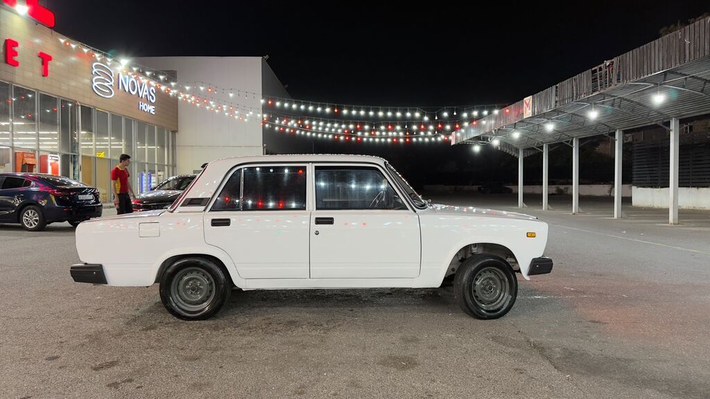 VAZ 2107 sedan - Kuzov: 4 qapılı sedan, ağ rəng Karopdada prablem 27-BZ-154 — Avtomobillər, Digah (6)