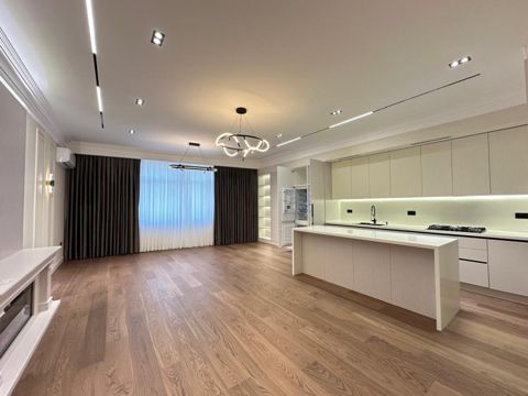 Satılır 4 otaqlı yeni tikili 190 m² — Bakı