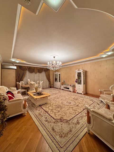 Satılır 4 otaqlı yeni tikili 205 m² — Bakı