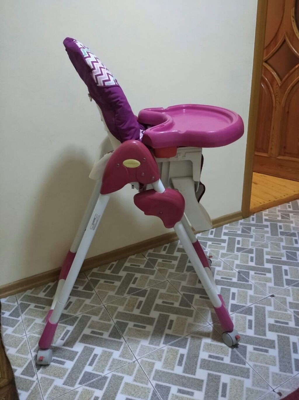 Mamalove uşaq yemək stulu - Rəng: bənövşəyi/çəhrayı tonlarda, naxışlı — Qidalandırma stulları, Bakı (6)