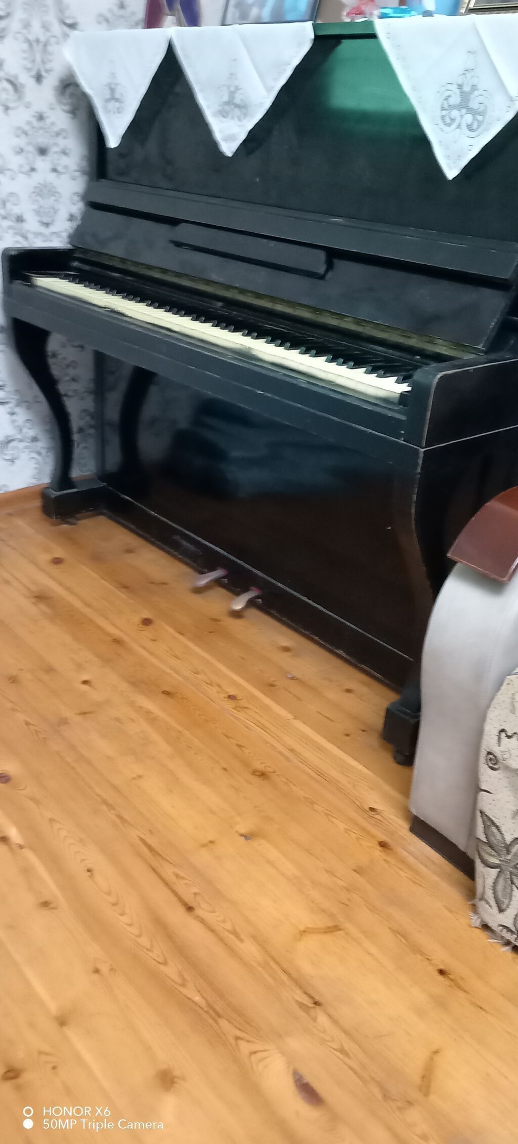 Akkustik pianino – şaquli model - Korpus: klassik qara rəng, taxta — Pianino və digər klaviş alətləri, Qobu (2)