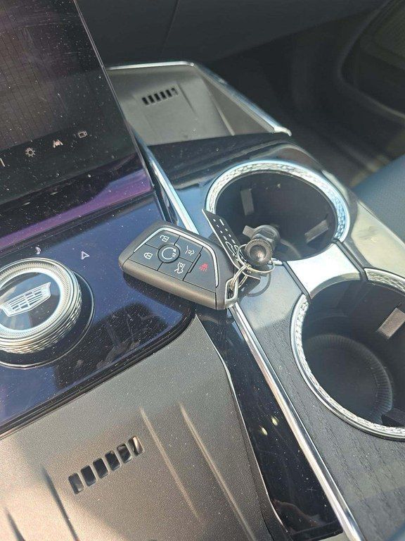 Cadillac Escalade iQ, 200 kWh, 2025 il, 11 652 km — Avtomobillər (11)