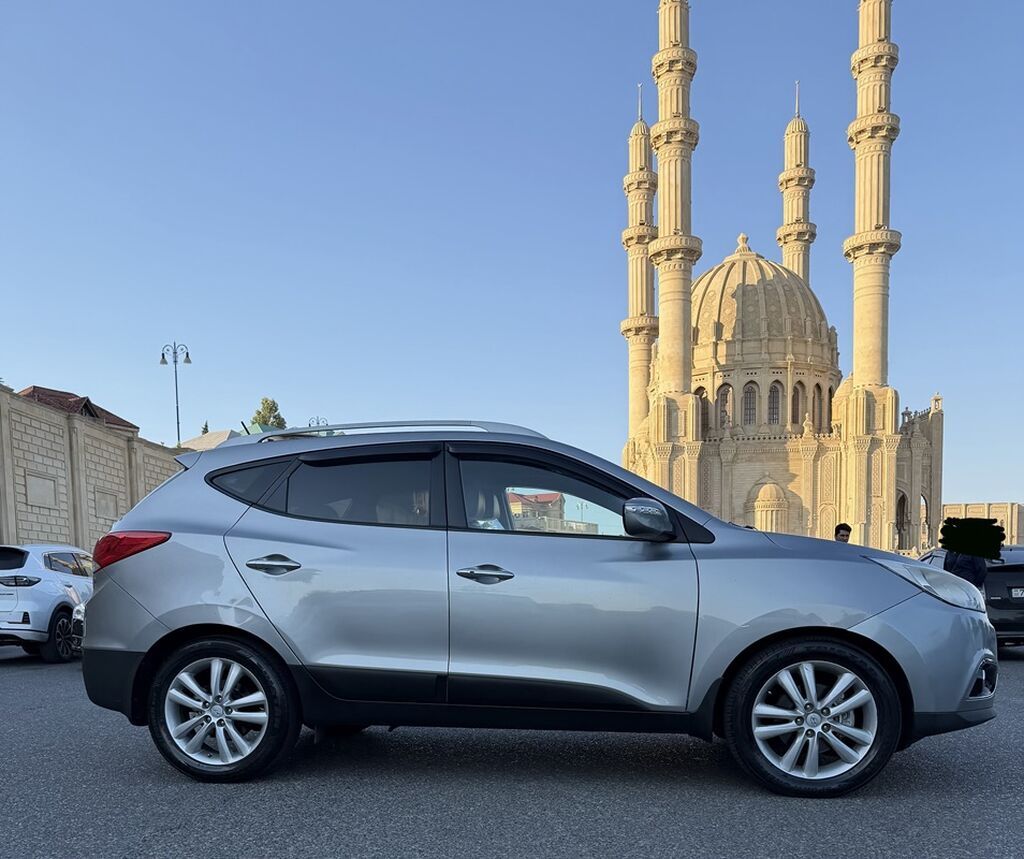 Hyundai ix35 Limited 4WD – gümüş rəngli şəhər/krosover. Texniki və — Avtomobillər, Bakı (3)