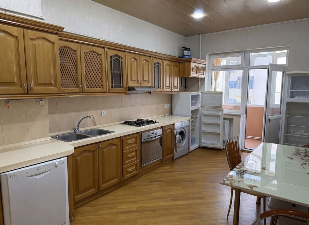 İcarəyə verilir 3 otaqlı köhnə tikili 165 m² — Mənzil, Bakı (9)