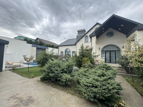 Satılır 4 otaqlı həyət evi/bağ evi 200 m² — Bakı