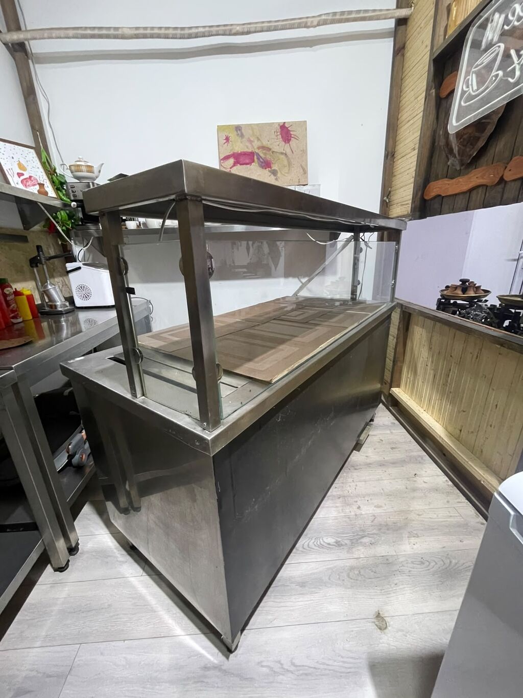 Kafe, restoran və ya fast-food obyektlərində soyuq qəlyanaltıların — Soyuq vitrini, Digah (4)