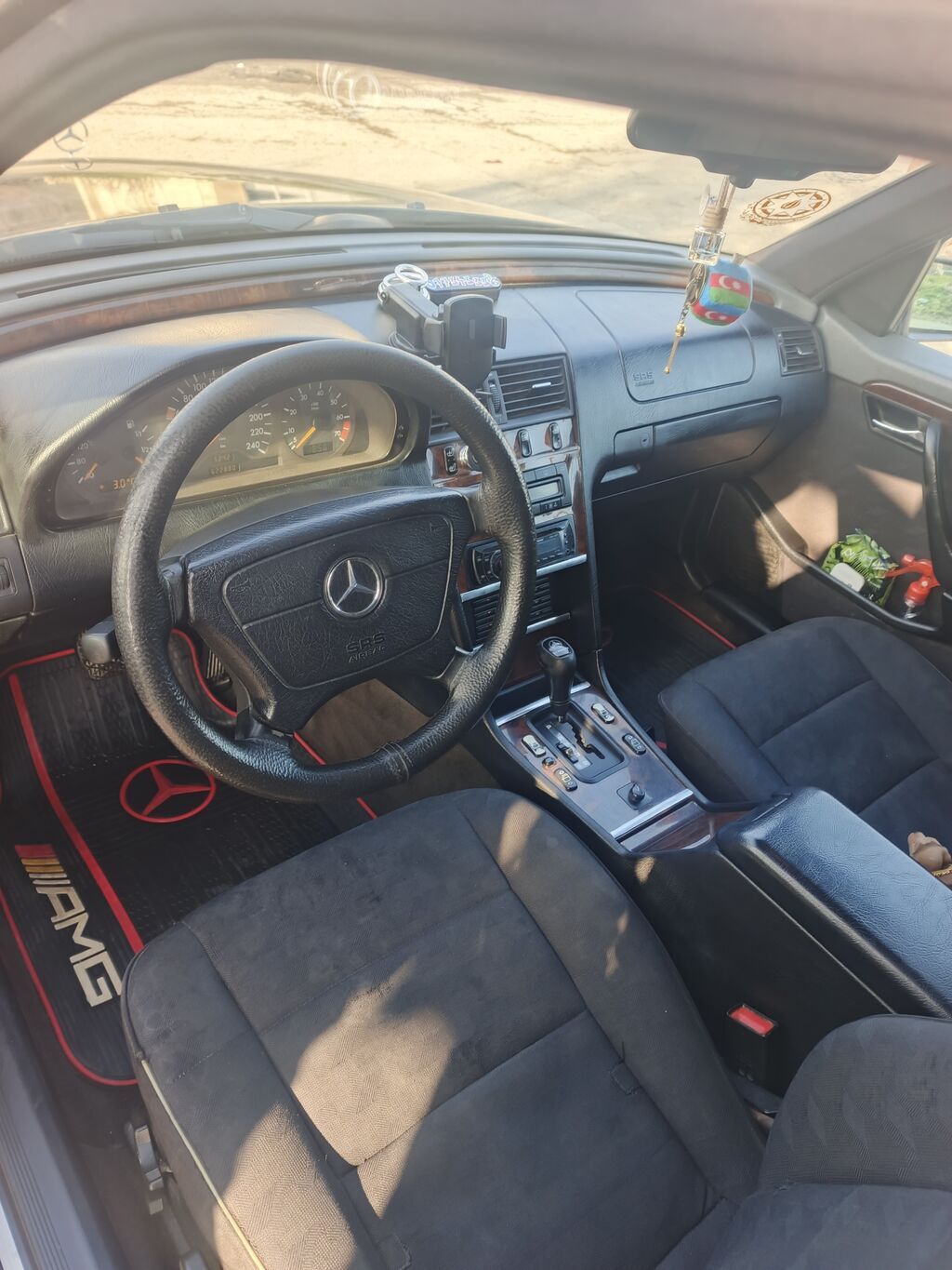 Mercedes-Benz C-Class (W202) sedan Xüsusiyyətlər: - Kuzov: 4 qapılı — Avtomobillər, Şabran (6)