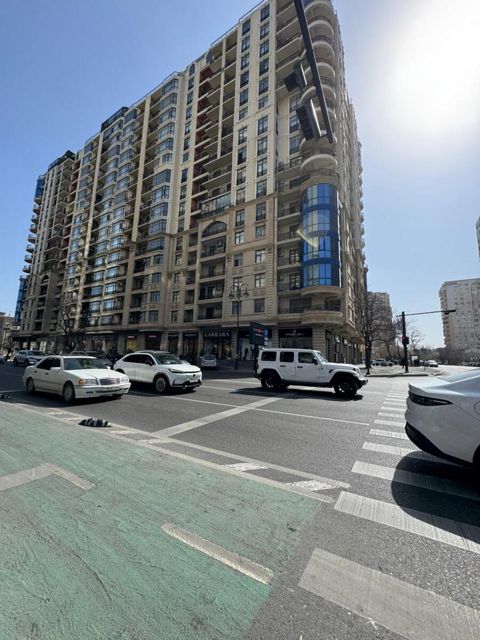Satılır 4 otaqlı yeni tikili 322 m² — Bakı