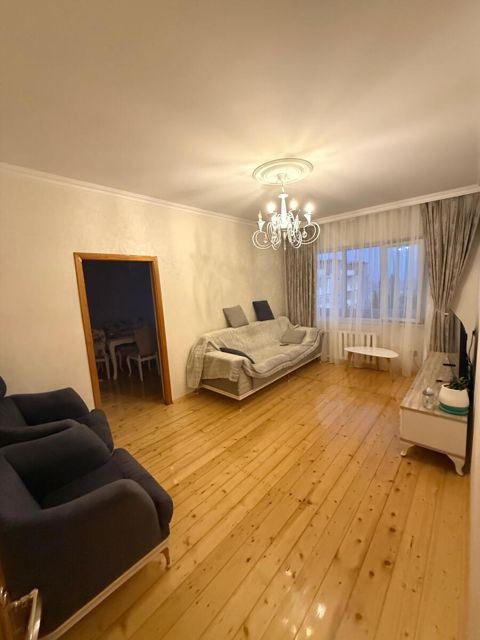 Satılır 5 otaqlı köhnə tikili 115 m² — Bakı