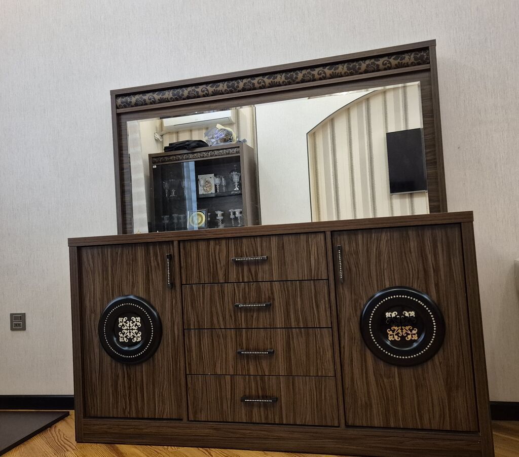 Geniş güzgülü vitrin-komod - Material: ağac teksturalı laminat/MDF — Komodlar və tumbalı, Sanqaçal