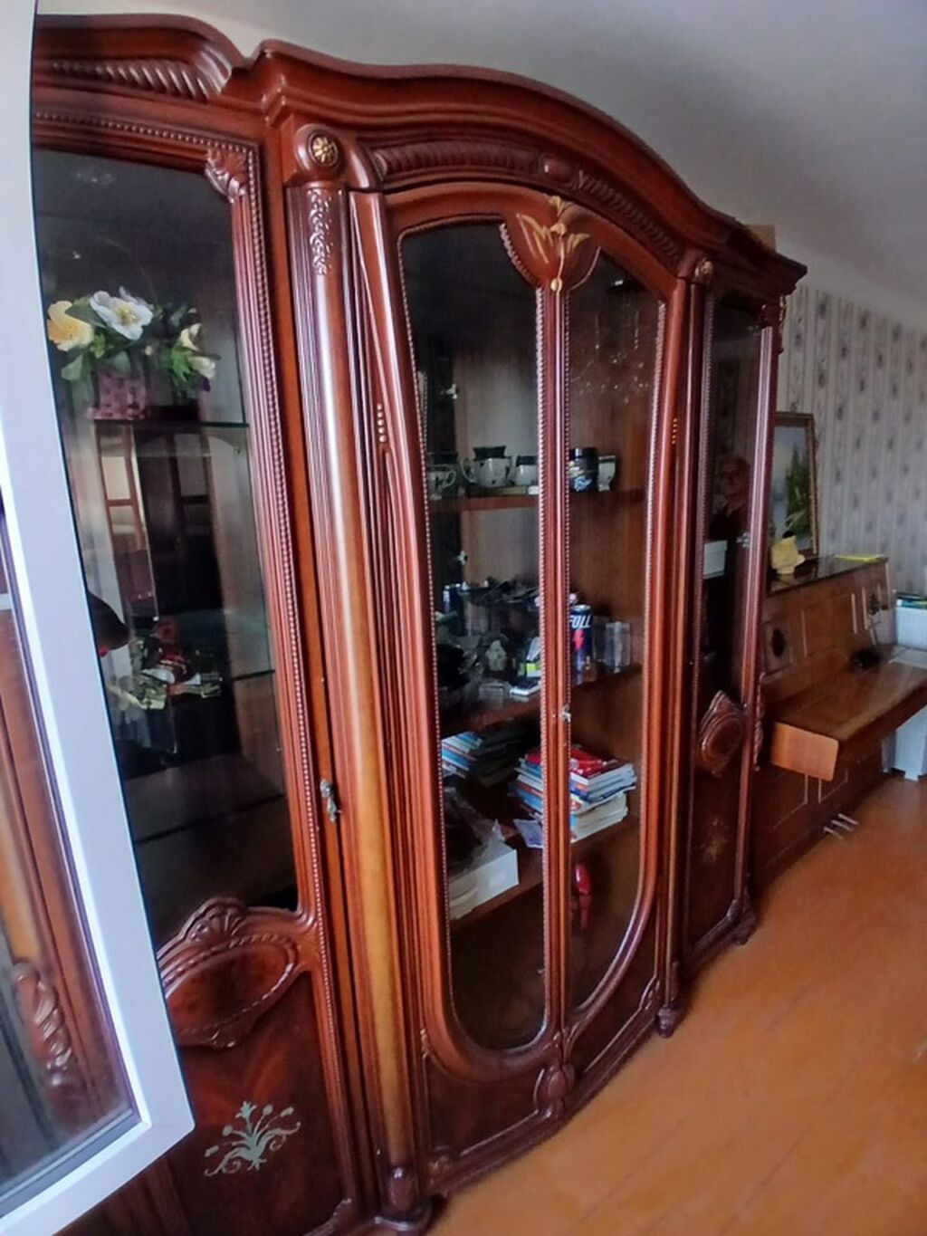 Klassik üslubda iri vitrin/servant şkaf - Material: tünd qoz rəngli — Şkaflar, Bakı (3)