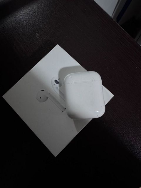 Apple AirPods (2-ci nəsil) simsiz qulaqlıq - Dizayn: Ağ rəngli — Bakı