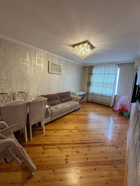 Satılır 4 otaqlı köhnə tikili 100 m² — Bakı
