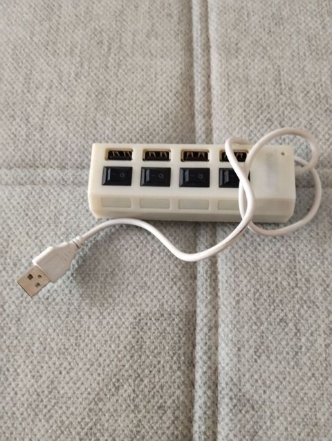USB hub – 4 port, fərdi açarlarla - Kompüterə qoşulan Usb-a kabeli — Vagif