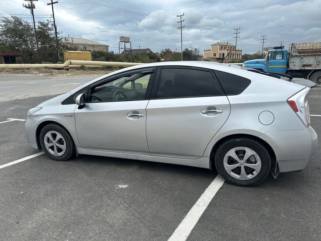 Toyota Prius, 1.8 L, 1.3 kWh, 2015 il, 394 000 km 77-LN-546 — Avtomobillər, Bakı (3)