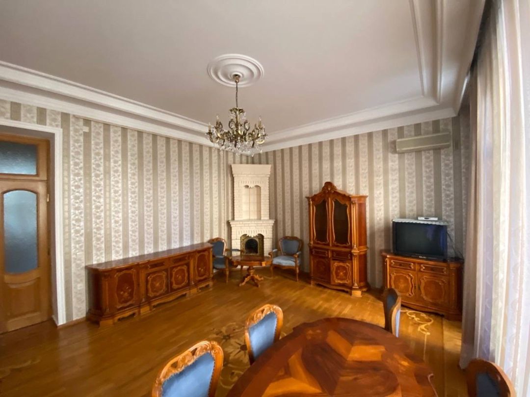 Satılır 5 otaqlı köhnə tikili 159 m² — Mənzil, Bakı (2)