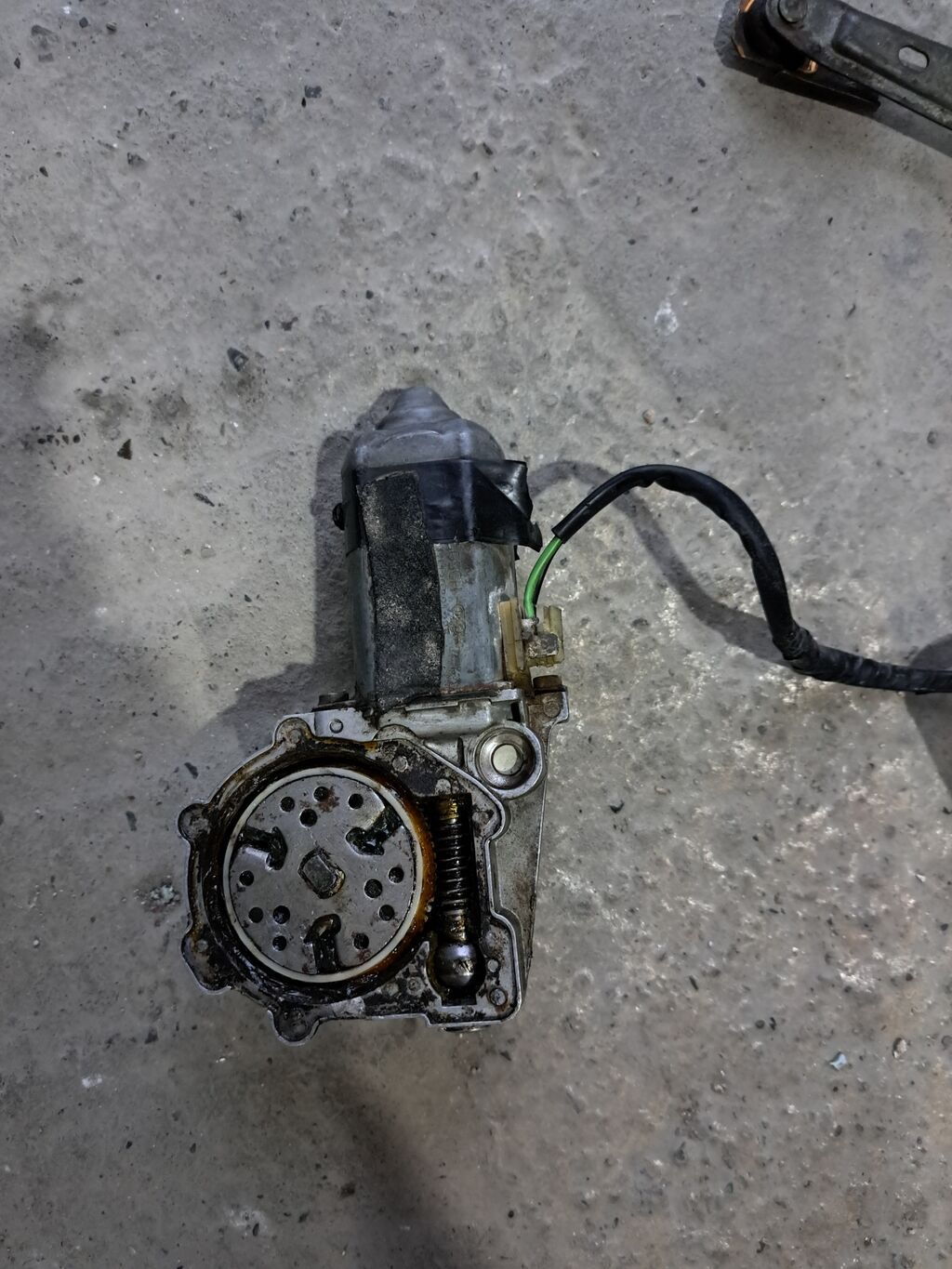 Sağ ön, Mercedes-Benz 124, Almaniya — Kuzov hissələri, Digah (2)