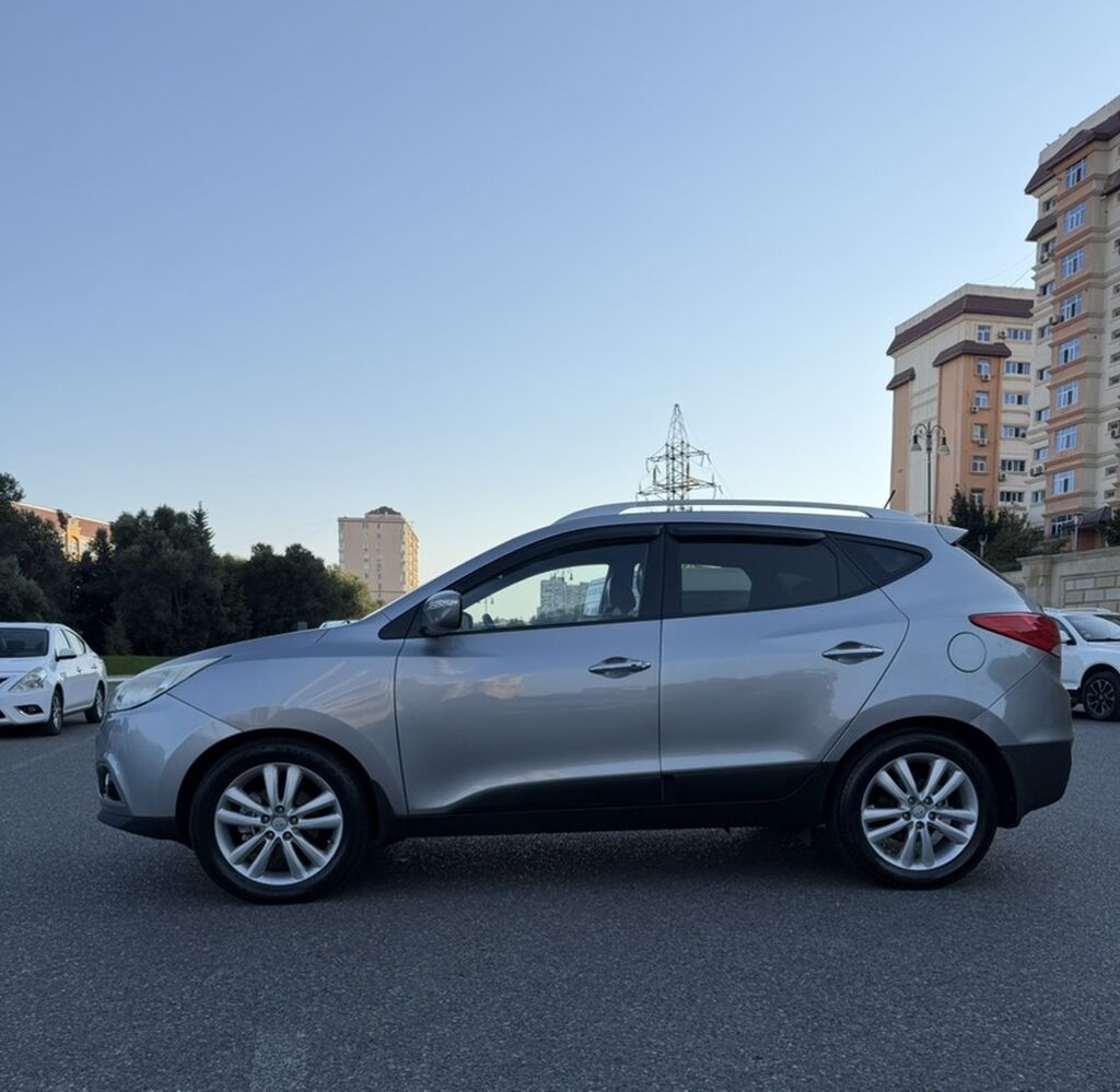 Hyundai ix35 Limited 4WD – gümüşü rəngli krossover Xüsusiyyətlər — Avtomobillər, Bakı (4)