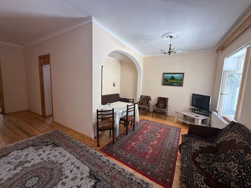 Həyət evi geniş örtülü eyvanı və səliqəli planlanması ilə təqdim — Ev, villa, Qusar (5)