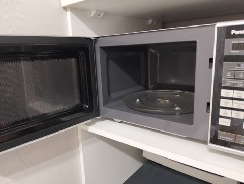 Mikrodalğalı soba Panasonic, Ayrıca dayanan, Mikrodalğalar ilə, rəng - Ağ, İşlənmiş — Saray
