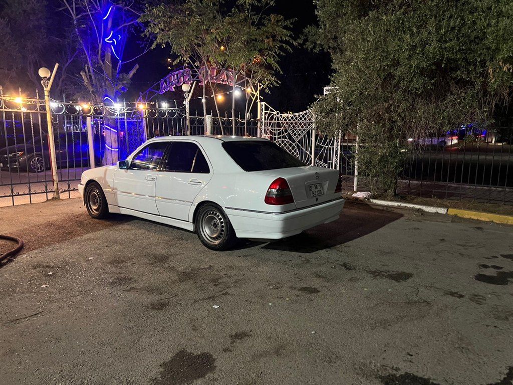 Mercedes C 240, 2.4 L, 1998 il, 555 846 km 38-BJ-370 — Avtomobillər, Bakı (5)