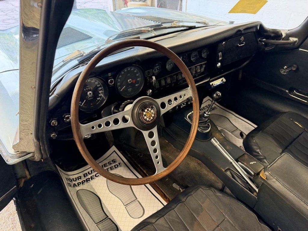 Jaguar E-Pace, 4.2 L, 1968 il, 104 000 km — Avtomobillər (9)