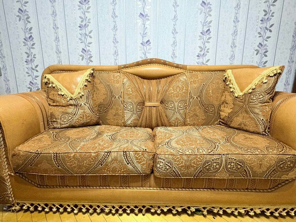Klassik üslubda yumşaq mebel dəsti Tərkibi: - 3 nəfərlik divan - 2 — Yumşaq mobilya dəstləri, Bakı (2)