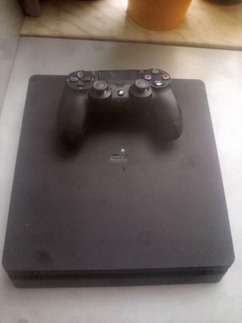 Ps4 slim 500 gb ideal veziyyetdedi real alicilar elaqe saxlasin — Bakı