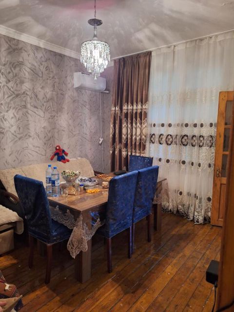 Satılır 2 otaqlı köhnə tikili 60 m² — Bakı