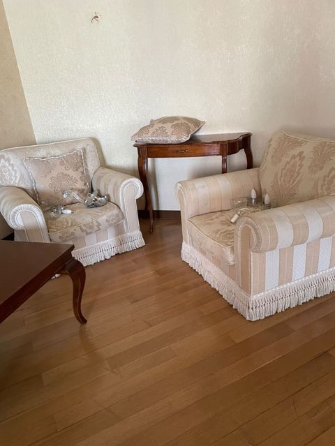 Kreslo satılır Qiymet 300 azn.Ünvan Reshid Beybutov kucesinde — Mehdiabad