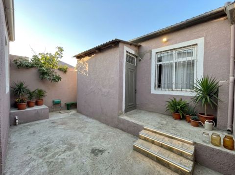 Satılır 11 otaqlı həyət evi/bağ evi 310 m² — Bakı