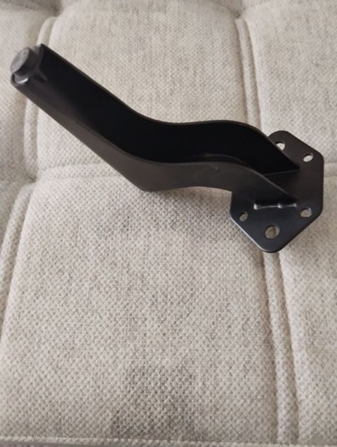 Metal divar/oynaq dayağı – dekorativ S formalı. - Material — Vagif