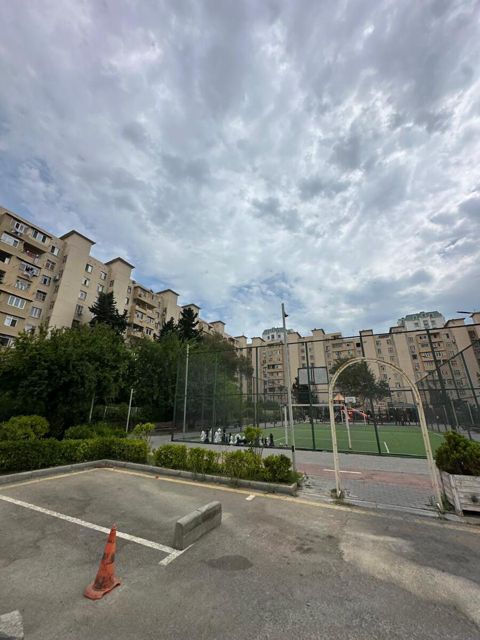 Satılır 4 otaqlı köhnə tikili 100 m² — Bakı
