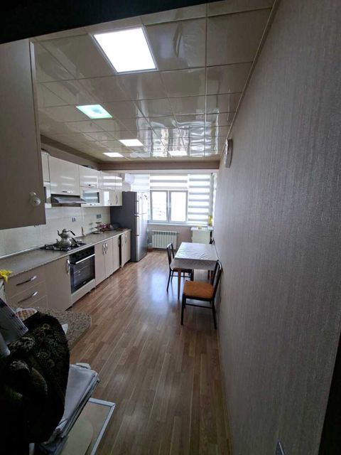 Satılır 4 otaqlı köhnə tikili 120 m² — Bakı