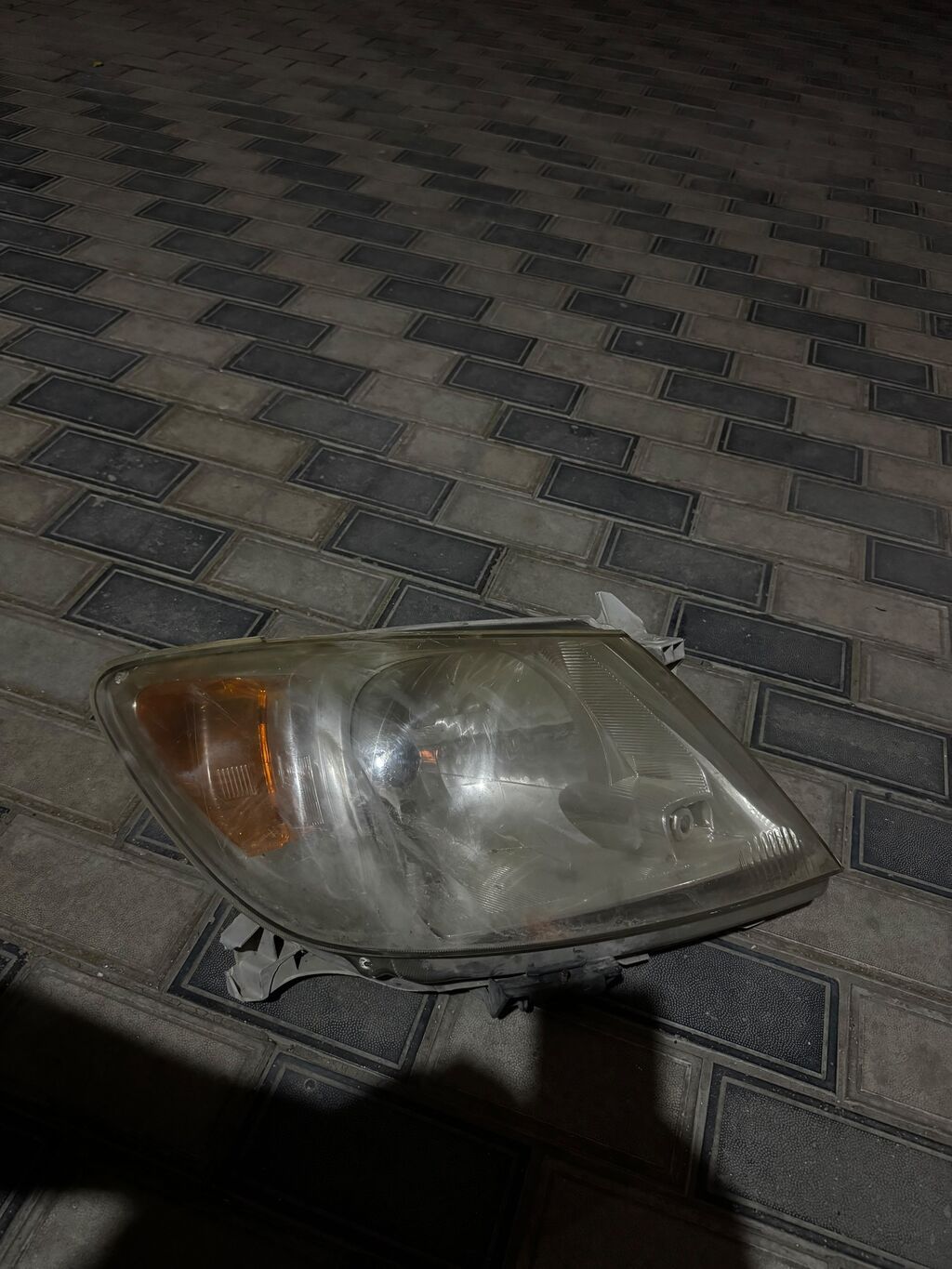 Toyota Hilux qabağ sağ fara. 2005-2011 ci illərin hamsına uyğundur — Avtomobil işığı, Masazır